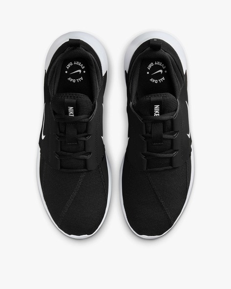 Nike all black shows best sale