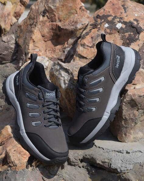 Men Mid-Top Shoes with Lace Fastening