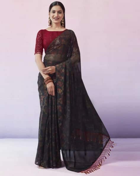 Shatayu Women Floral Print Saree with Tassels