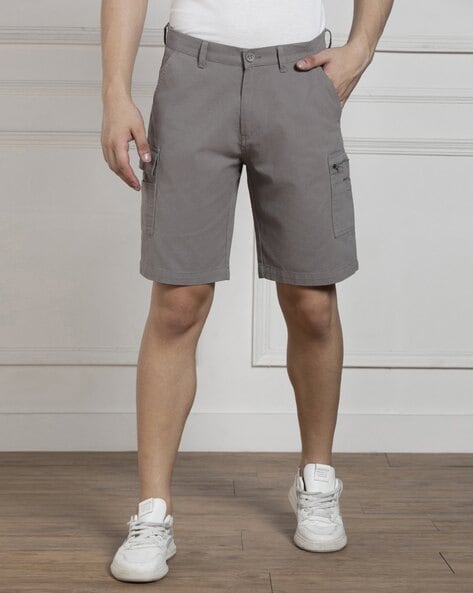 Men Regular Fit Cargo Shorts with Flap Pockets