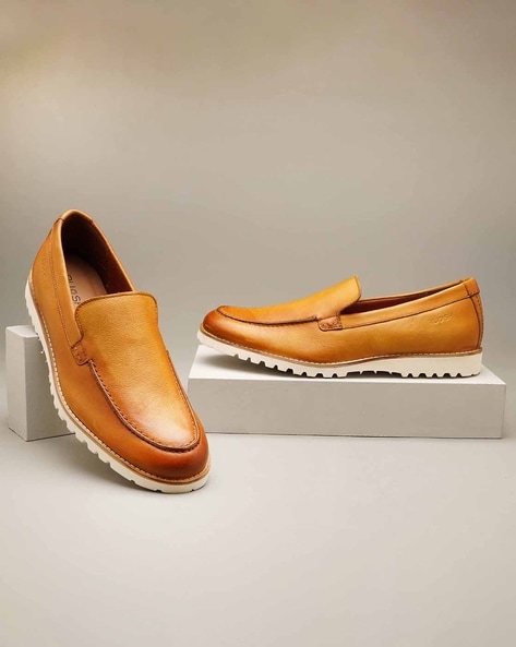 Ruosh Men Round-Toe Slip-On Loafers