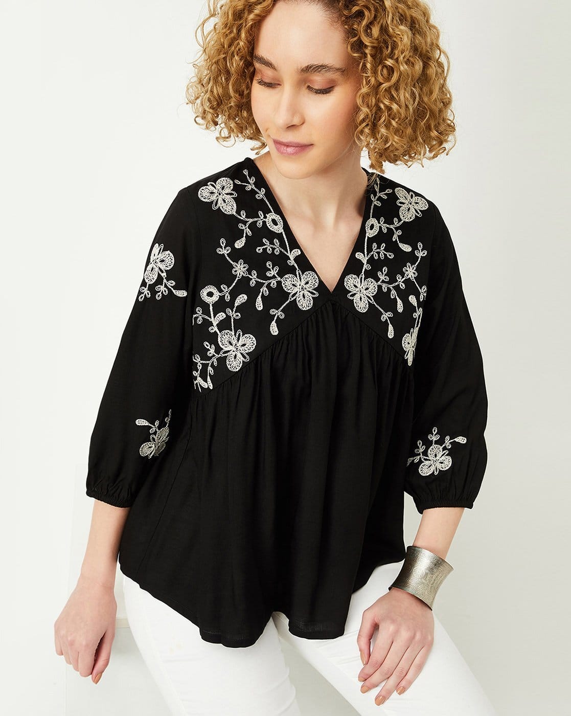 -1117Wx1400H-467309472-black-