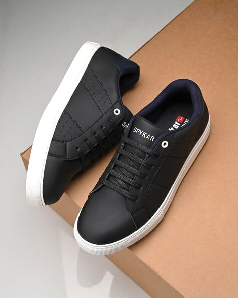 Men Round-Toe Sneakers with Lace Fastening