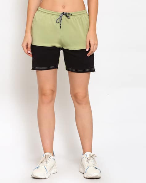KLOTTHE Women Colourblock Knit Shorts with Insert Pockets