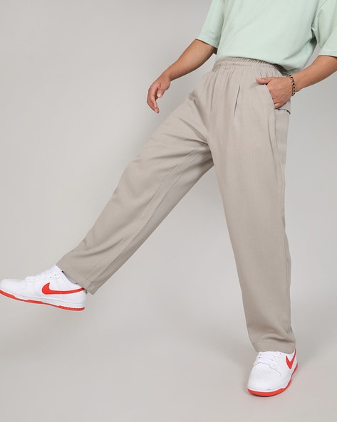 Men Relaxed Fit Pleated Trousers