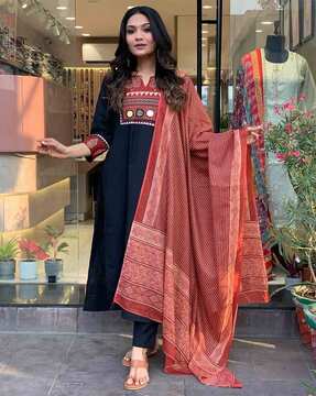 Festive Wear Kurtas for Womens on Sale Buy Womens Dresses Online AJIO
