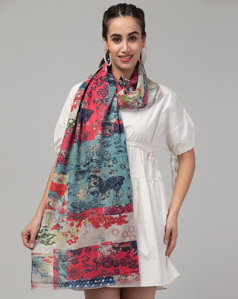 Women Checked Scarf with Tassels Price in India