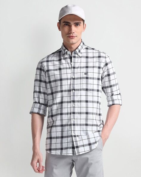 Men Checked Slim Fit Shirt with Patch Pocket