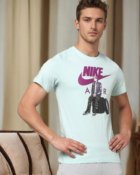 Ajio Slim Fit Nike Shirt Men Logo Print Slim Fit Crew-Neck T-Shirt