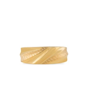 men yellow gold engraved band ring