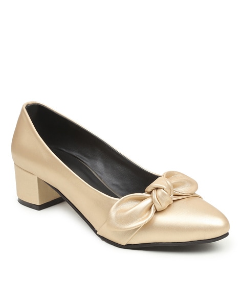 Valiosaa Pointed-Toe Pumps with Bow Accent