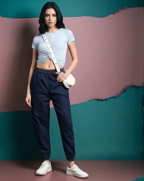 Women Light-Wash Relaxed Fit Jogger Jeans