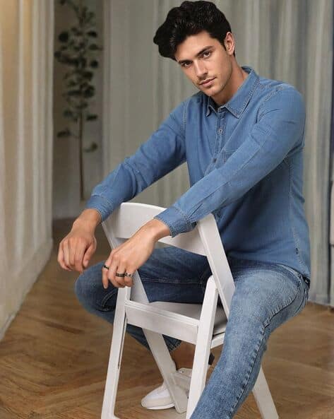 Men Slim Fit Denim Shirt with Patch Pocket