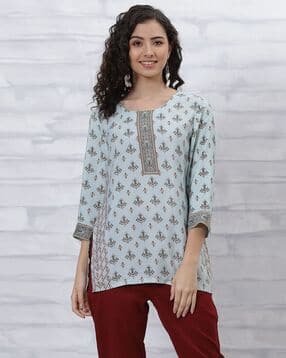 Women Floral Print Relaxed Fit Tunic-image-45