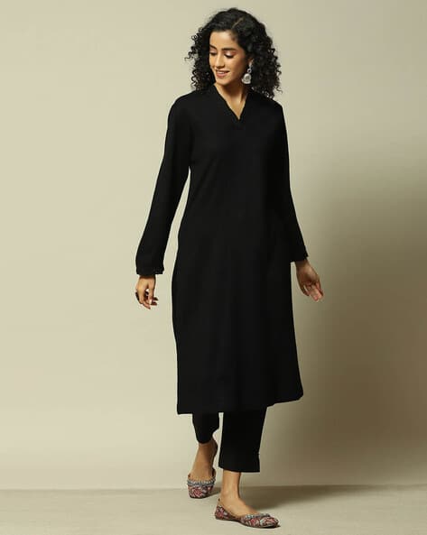 Rangriti Women V-Neck Straight Kurta