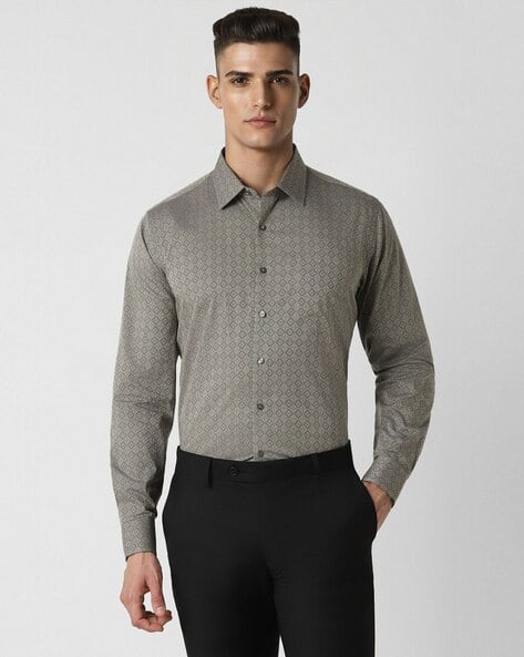 Men Geometric Print Slim Fit Shirt with Patch Pocket