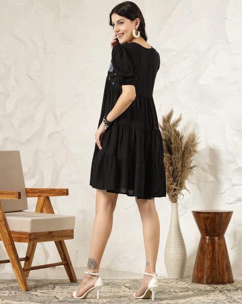 -473Wx593H-700126936-black-