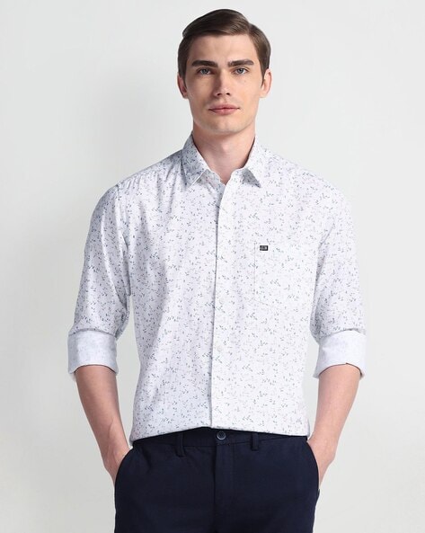 Men Leaf Print Slim Fit Shirt with Patch Pocket