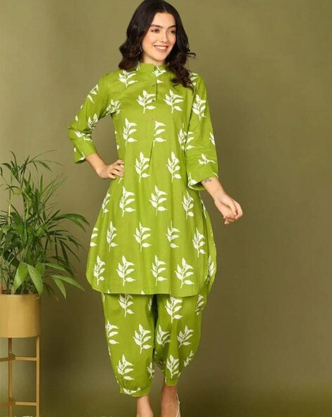 Women Leaf Print Flared Kurta with Salwars