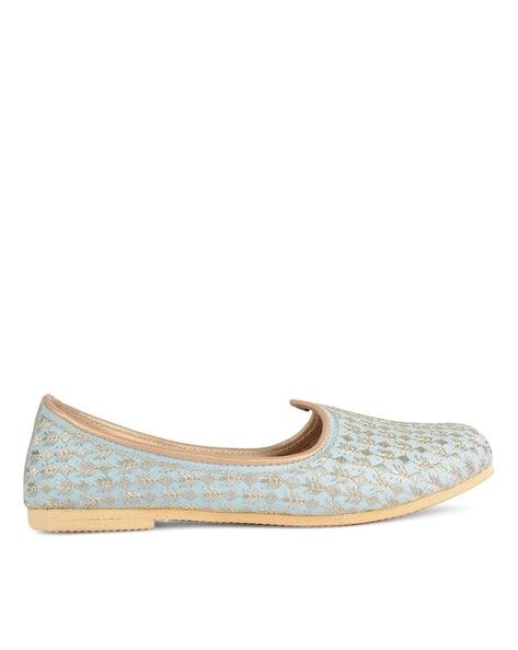 DESICOLOUR Men Embroidered Slip-On Shoes with Flat Heels