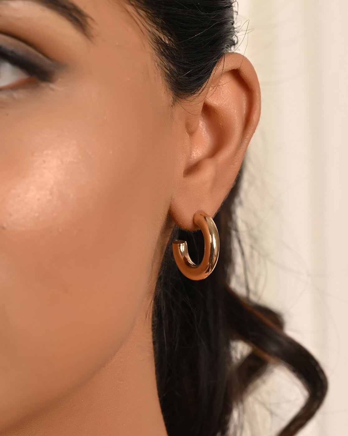 アクセサリー FORSOMEONE HOOP EARRING GOLD Buy Gold Earrings for Women by Zillionaire Online | Ajio.com