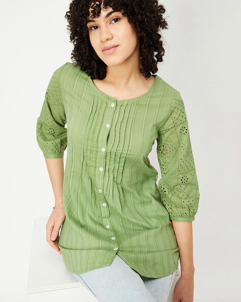 Women Embroidered Regular Fit Tunic with Round Neck