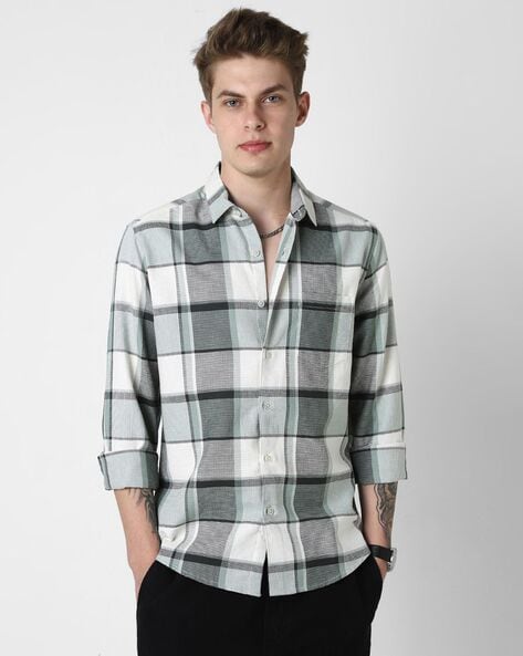 Men Checked Slim Fit Shirt with Patch Pocket