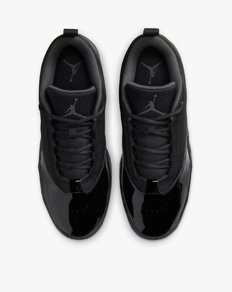 jordan aura all black