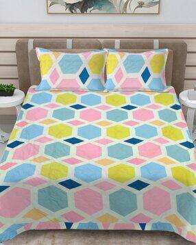 400 GSM Geometric Print King-Size Bedcover with Pillow Covers