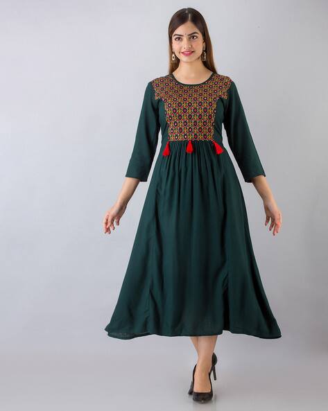 off the shoulder emerald green quince dress Ball Gown Quinceanera Dress with Bow main image 0