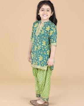 aj dezines Floral Print Straight Kurta Set-picture-31