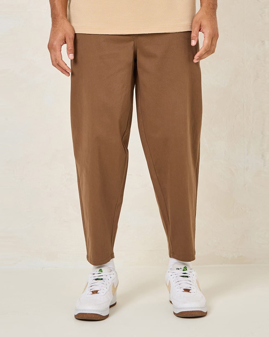 -1117Wx1400H-467307685-khaki-