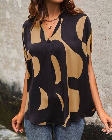 Women Printed Regular Fit V-Neck Top