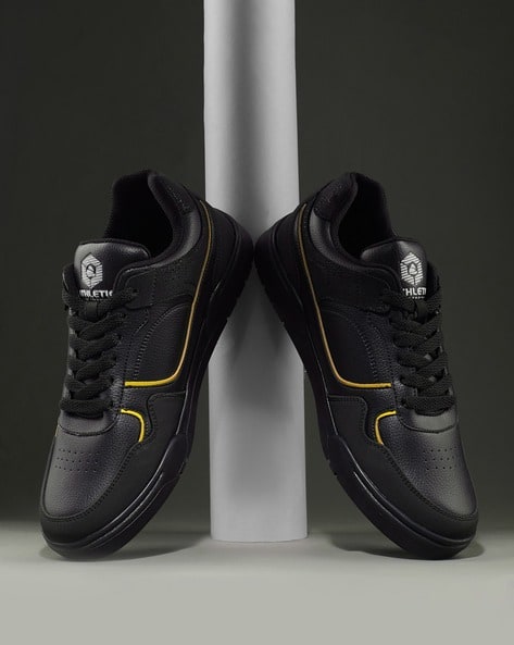 Men Perforations Lace-Up Sneakers