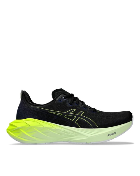 Men NOVABLAST 4 Lace-Up Running Shoes