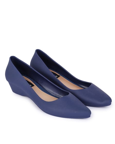 Pointed-Toe Pump Shoes