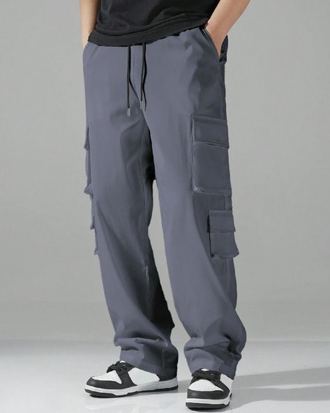 Men Solid Relaxed Fit Cargo Pants