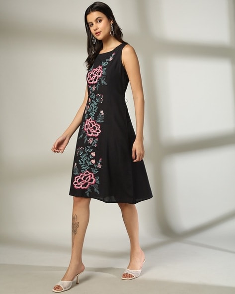 Women Embroidered Round-Neck A-Line Dress