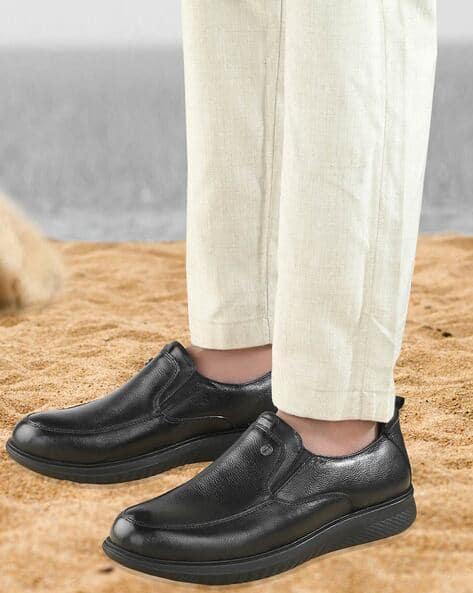 Men Flat Heeled Slip-On Sneakers with Round Toes