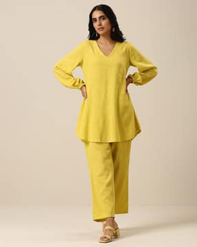 truebrowns V-Neck Kurta with Pants-picture-23