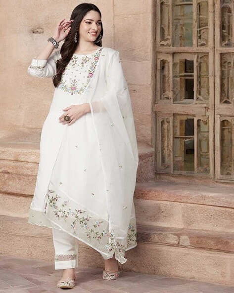 18india Women Embroidered Straight Kurta Set