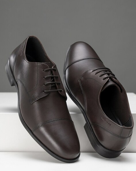 Round-Toe Formal Shoes with Lace Fastening