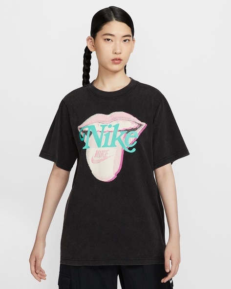 Pink black nike shirt best sale