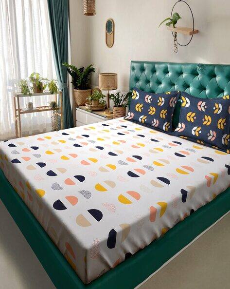 KLOTTHE 300 TC Geometric Print Super King-Size Bedsheet with Pillow Covers