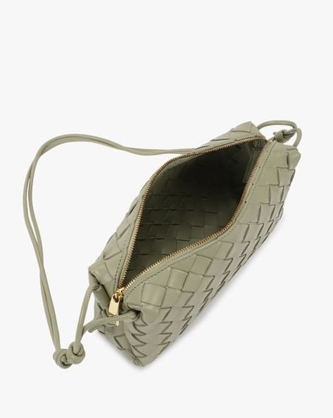 ショルダーバッグ・ポシェット Bottega Veneta LOOP EAST WEST CROSSBODY BAG East-west Loop Camera Bag Black And Gold | The Webster