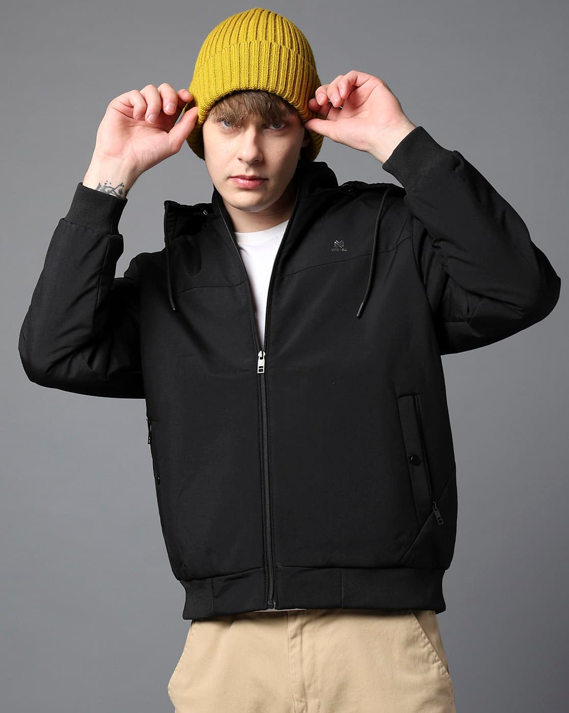 -1117Wx1400H-469669087-black-