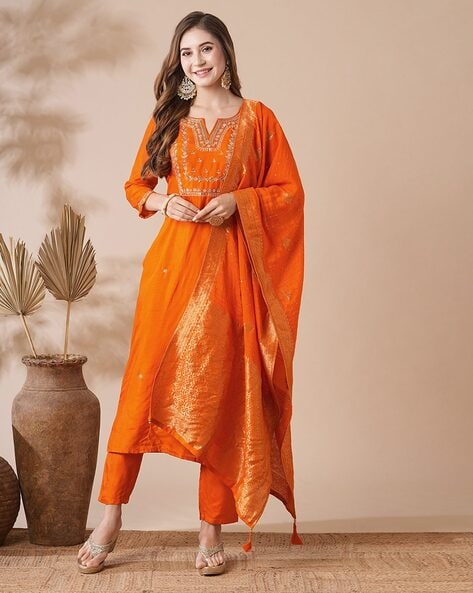 Women Embellished Straight Kurta Set