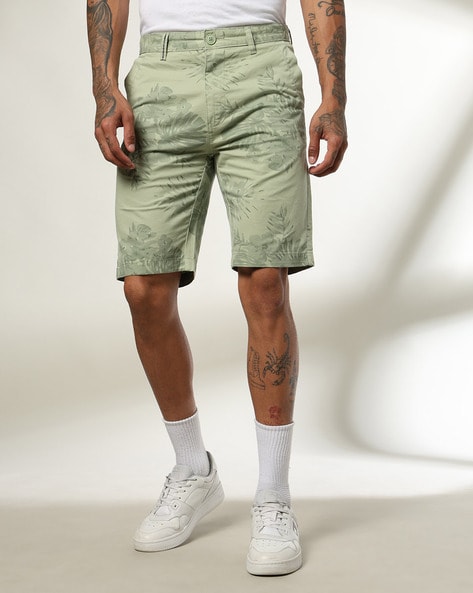 Men Floral Print Slim Fit Shorts