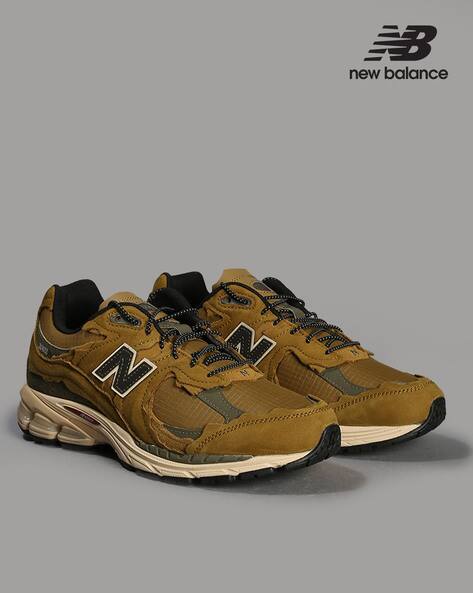 NEW BALANCE Men 2002 Lace-Up Shoes