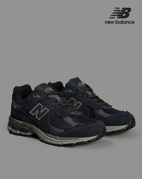 NEW BALANCE Men 2002 Low-Top Casual Shoes